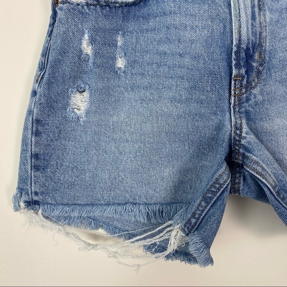 OLD NAVY High Waisted Distressed Boyfriend Jean Shorts Size 0 Frayed Hem - Picture 2 of 7